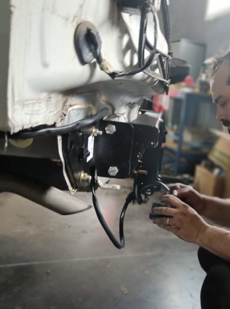 pose attelage voiture requinqauto eyguieres